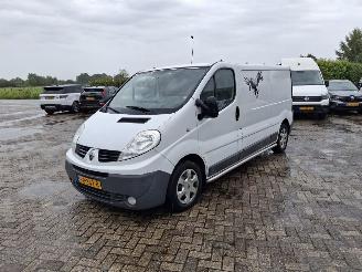 skadebil bedrijf Renault Trafic 2.0 dci lang   90pk airco 2010/2