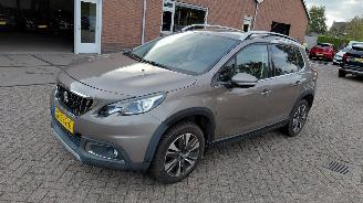 Damaged car Peugeot 2008 1.2i  81kw automaat 2017/1