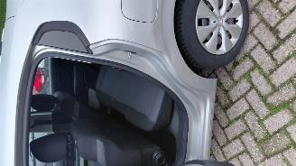 Vaurioauto  passenger cars Citroën C3 1.2 i  82pk  navi clima 2017/7