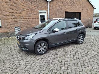 krockskadad bil auto Peugeot 2008 1.2 82pk allure  navi clima 2018/12