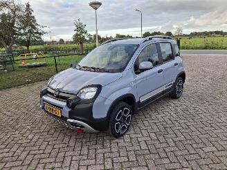 krockskadad bil auto Fiat Panda 1.0 hybrid  cross   52kw  navi clima 2021/5