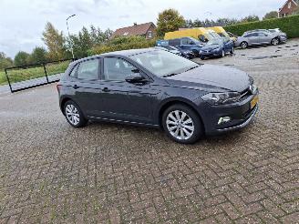 Schadeauto Volkswagen Polo 1.0 tsi  116pk  higline   clima  navi 2018/5