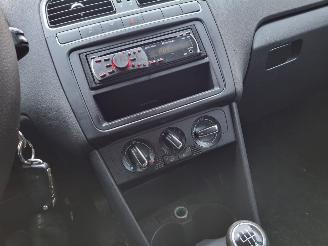 Volkswagen Polo 1.4i  86pk   5drs airco picture 6
