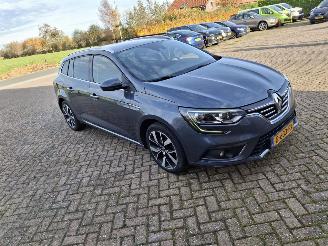 damaged passenger cars Renault Mégane 1.3 tce bose  103kw automaat navi leer 2019/10
