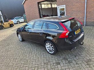 skadebil auto Volvo V-60 2.0 d4d automaat navi  leer 2017/12