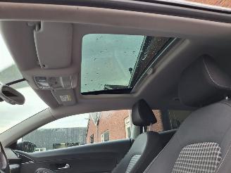 Volkswagen Scirocco 1.4 tsi  125pk pano picture 9