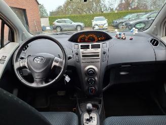 Toyota Yaris 1.3 vvti automaat    74kw picture 7