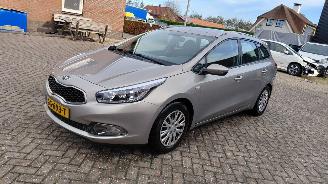 Schadeauto Kia Cee d 1.6 gdi  135pk   clima 2015/6