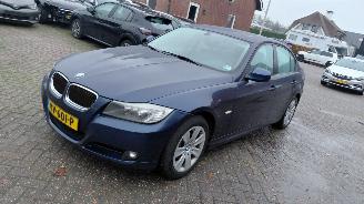 Damaged car BMW 3-serie 320i automaat  airco 2011/2