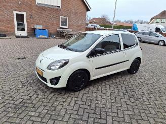 krockskadad bil auto Renault Twingo 1.2i  75pk airco 2011/10