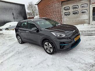 Schadeauto Kia Niro dynamic line  64kwh         204pk   navi 2021/11