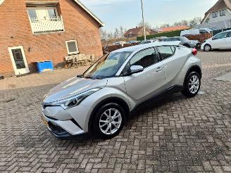 damaged passenger cars Toyota CH-R 1.2i  85kw  clima navi 2017/10