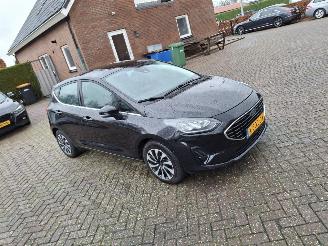 krockskadad bil auto Ford Fiesta 1.0  hybrid  92kw  navi clima  titanium 2023/10