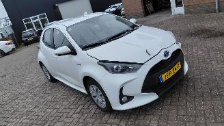 skadebil auto Toyota Yaris 1.5 hybrid  comfort   navi clima 2021/2