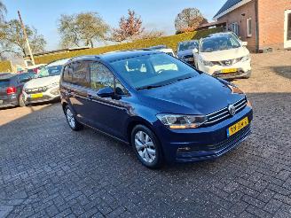 Schadeauto Volkswagen Touran 1.2 tsi  81kw 7 persoon   navi 2018/1