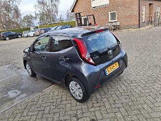Toyota Aygo 1.0vvti x 5drs airco picture 5