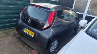 Toyota Aygo 1.0vvti x 5drs airco picture 11