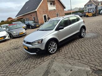 krockskadad bil auto Volkswagen Polo 1.2 tsi AUTOMAAT  90PK   NAVI CLIMA 2016/9