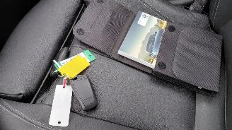 Schadeauto BMW 3-serie 330 i  252pk clima leer  m paket 2016/4