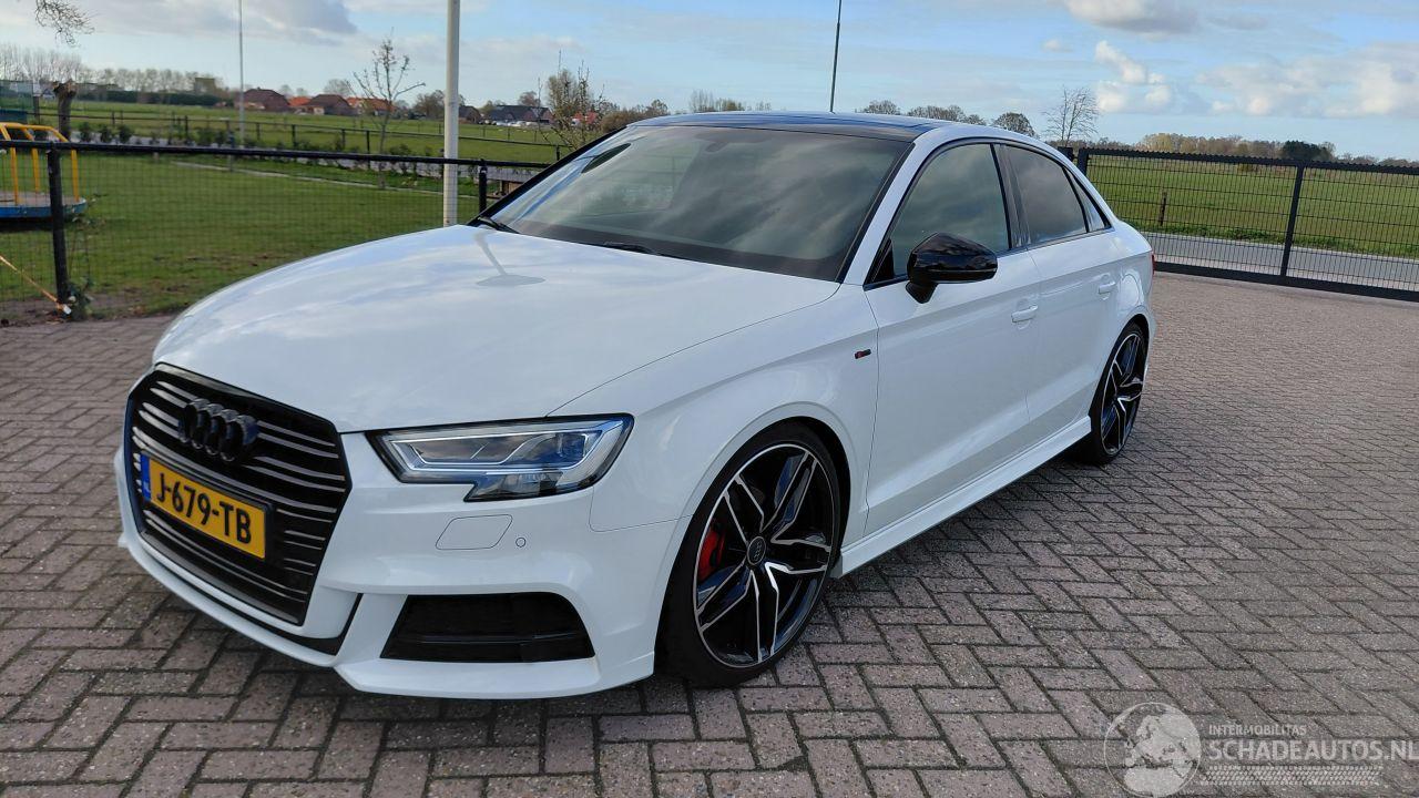 Audi A3 1.5 tfsi  sline  150pk pano