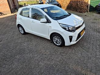 Schadeauto Kia Picanto 1.0 dpi  dynamic line   airco 2023/12