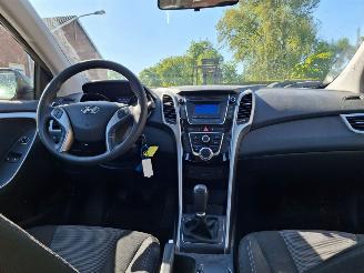 Hyundai I-30 1.6i  135pk  clima picture 2