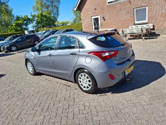 damaged passenger cars Hyundai I-30 1.6i  135pk  clima 2015/12