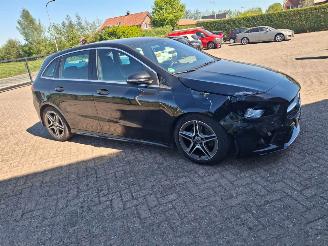 Avarii autoturisme Mercedes B-klasse 180d  116pk navi clima amg uitvoering 2019/8