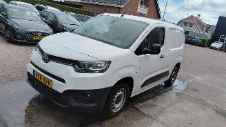 Schade bestelwagen Toyota Proace 1.5 d4d   99pk 3 zitter  navi 2020/2