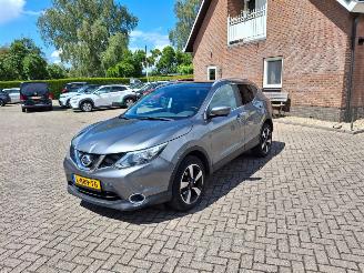 damaged passenger cars Nissan Qashqai 1.6i 120kw navi  pano 2016/2