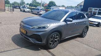 Vaurioauto  passenger cars BYD Atto 3 204pk   clima leer pano  60kwh 2024/6