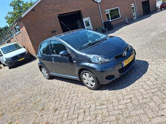 Voiture accidenté Toyota Aygo 1.0i 68pk automaat   airco 2010/1