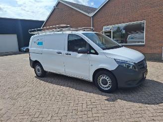 krockskadad bil bedrijf Mercedes Vito 110 cdi   2.0 diesel 102pk 2022/7