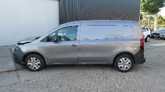 krockskadad bil bedrijf Renault Kangoo 1.5 dci 95pk lang  automaat    navi 2024/4