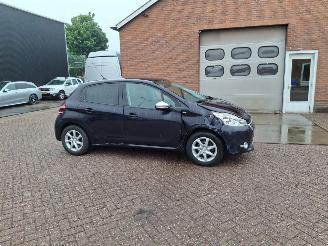 Peugeot 208 1.2 vti  82pk   airco navi picture 3
