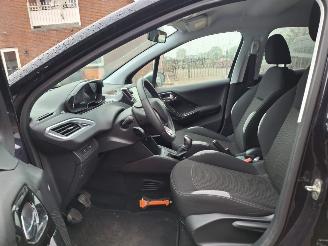 Peugeot 208 1.2 vti  82pk   airco navi picture 10