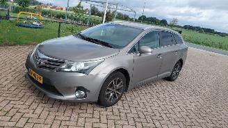 Coche accidentado Toyota Avensis 1.8 vtti  automaat  navi 2015/2