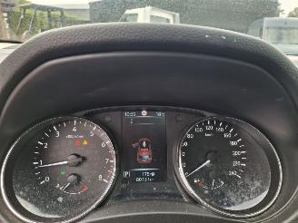 Nissan Qashqai 1.2i automaat   navi clima  pano picture 9