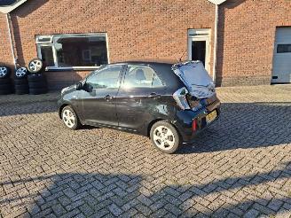 Damaged car Kia Picanto 1.0 cvvt  69pk 5drs airco 2016/8