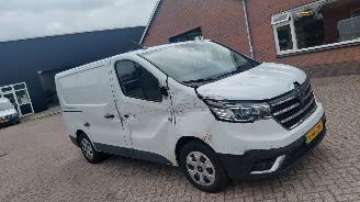 krockskadad bil bedrijf Renault Trafic 2.0 dci 150pk automaat navi 2024/9