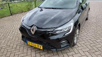 krockskadad bil auto Renault Clio 0.9 tce  74kw 5drs  clima navi 2019/10