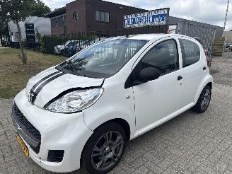  Peugeot 107 1.0-12V XR LICHTE SCHADE BOUWJAAR 2011 66000 KM  2250 EURO 2011/2