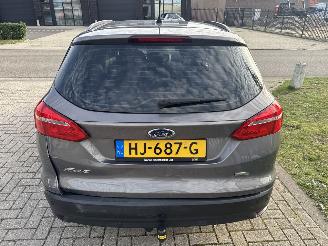 Ford Focus 1.0 TREND EDITION LICHTE SCHADE! BOUWJAAR 2015  3900 EURO picture 3
