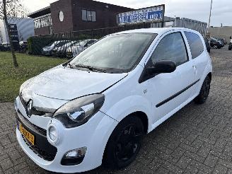 Schadeauto Renault Twingo 1.2-16V COLLECTION AIRCO LICHTE SCHADE! 68540 KM 2013 3100 EURO 2013/2