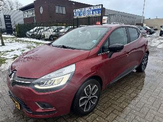 uszkodzony samochody osobowe Renault Clio 0.9 TCE ICONIC LICHTE RIJDBARE SCHADE! BOUWJAAR 2017 6750 EURO 2017/3