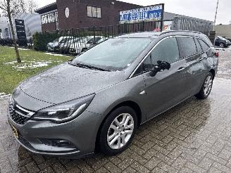 Schadeauto Opel Astra 1.4 TURBO BUSINESS EXCUTIVE LICHTE SCHADE! BOUWJAAR 2017 5350 2017/12