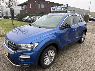 Schadeauto Volkswagen T-Roc 1.0 TSI 116 PK PORTIEREN SCHADE BOUWJAAR 2018 RIJDBAAR! 9500 EUR 2018/2