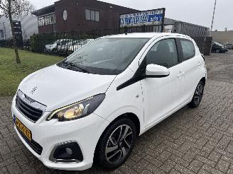 krockskadad bil auto Peugeot 108 1.0e VTI ALLURE LICHTE SCHADE BOUWJAAR 2022  6999 EURO VAST 2022/1