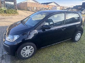 skadebil auto Volkswagen Up! 1.0 UP! 58237 KM RIJDBAAR BOUWJAAR 2017  5850 EURO VAST 2017/8