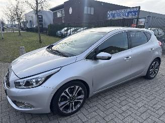 Unfallwagen Kia Cee d 1.6 GDI AUTOMAAT SUPER PACK LICHTE SCHADE! BOUWJAAR 2014  6950 2014/7